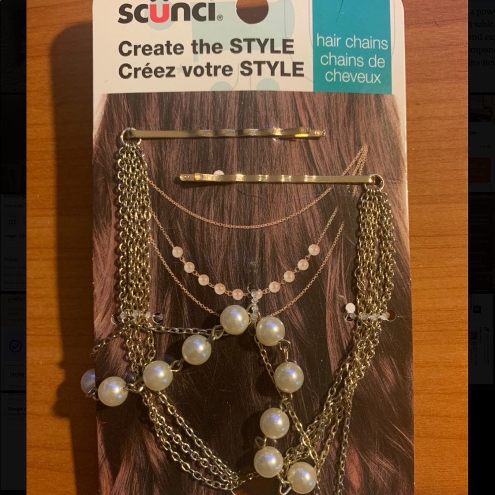 *1 FREE w/ $30 Purchase - Scünci Hair Chains*